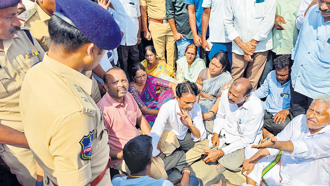 MLC Jeevan Reddy | ఏది శాంతి? భద్రత ఎక్కడ? ఇదేం పాలన? అసలు లా అండ్‌ ఆర్డర్‌ ఉన్నదా?: ఎమ్మెల్సీ జీవన్‌రెడ్డి