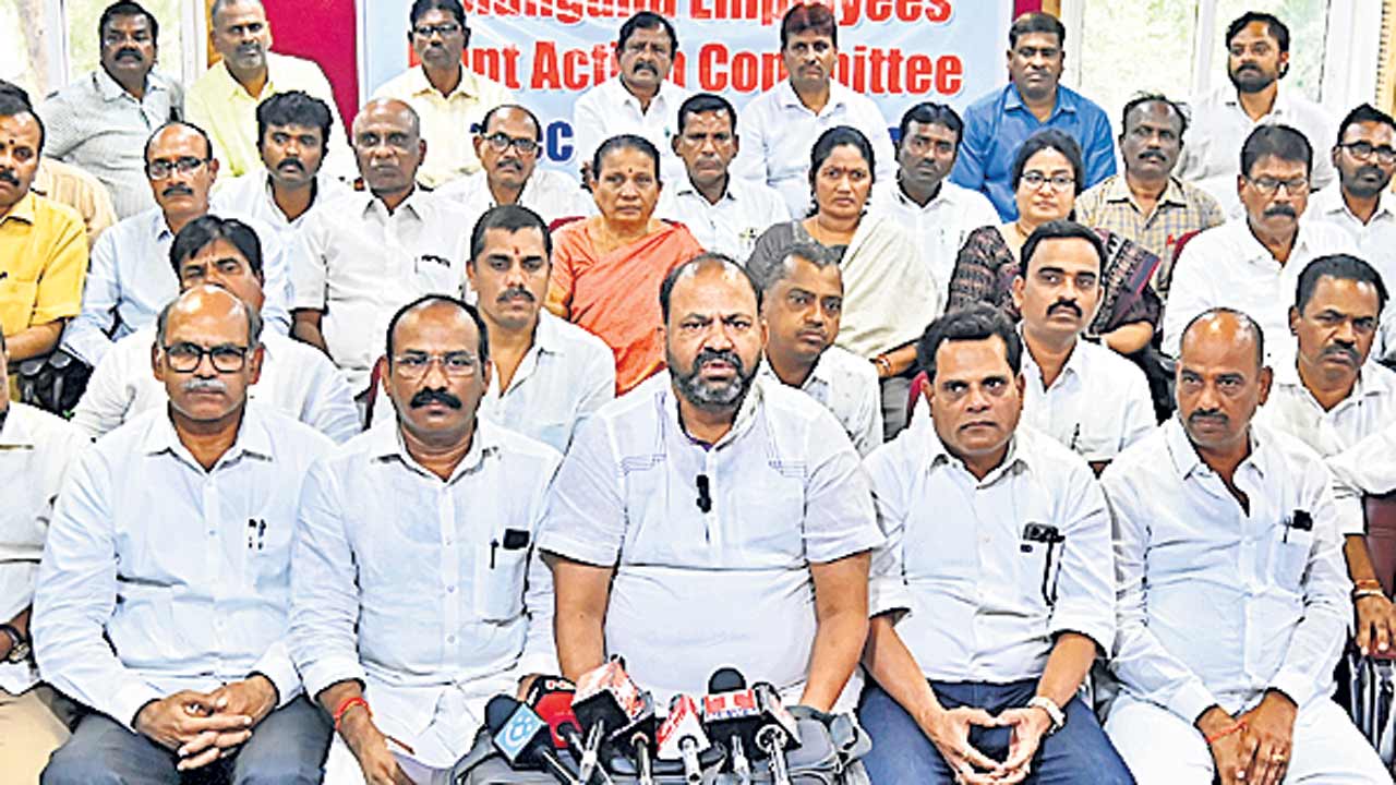 కాంగ్రెస్‌ సర్కారుపై ఉద్యోగుల జంగ్‌