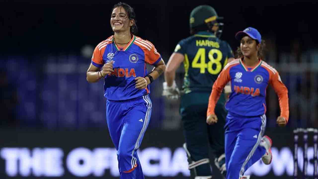 INDW vs AUSW | రేణుకా సింగ్ విజృంభ‌ణ‌.. ఆరు ఓవ‌ర్ల‌కు ఆస్ట్రేలియా స్కోర్..?