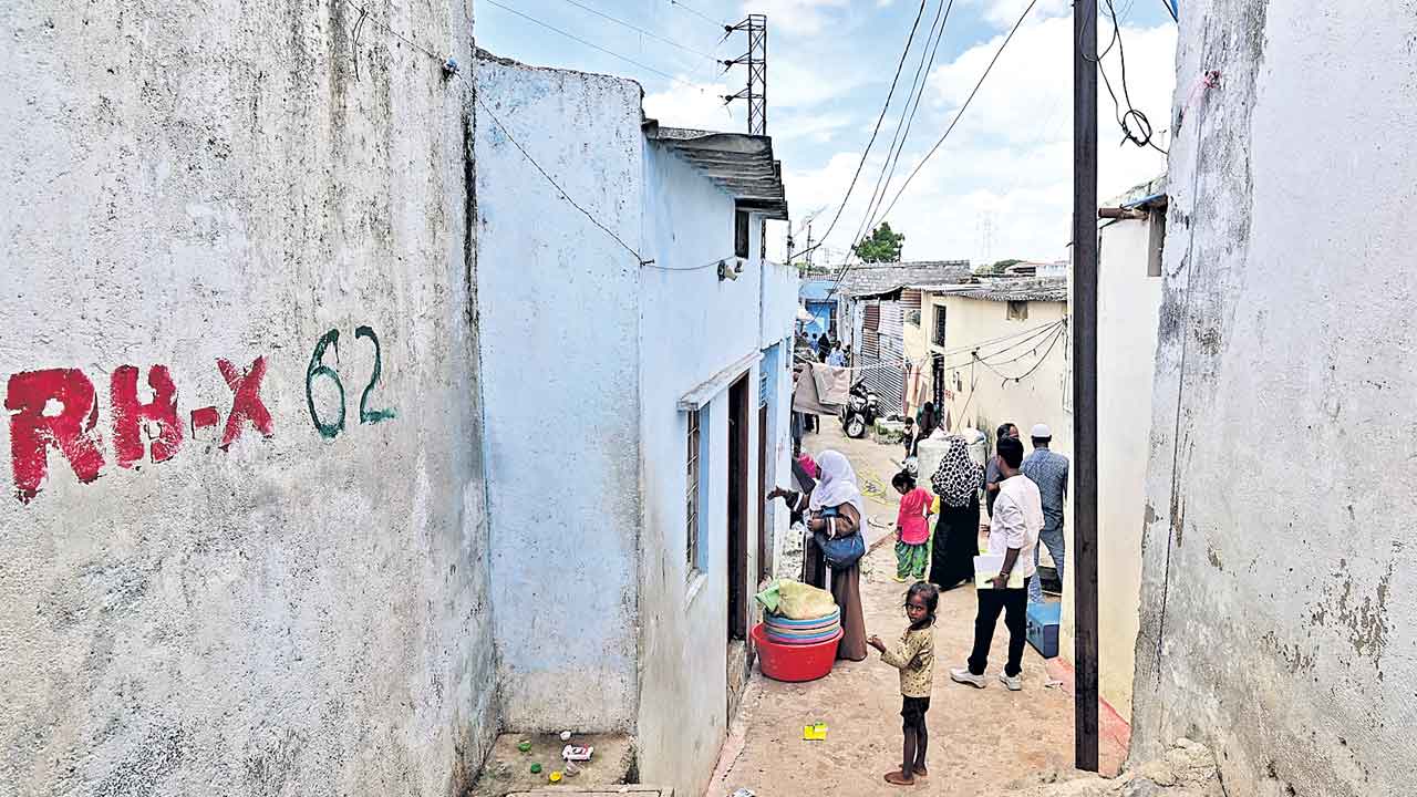 Musi River | ఎవరికంటా పడకుండా.. రెడ్‌మార్క్‌ ఇండ్ల వైపు జేసీబీలు?