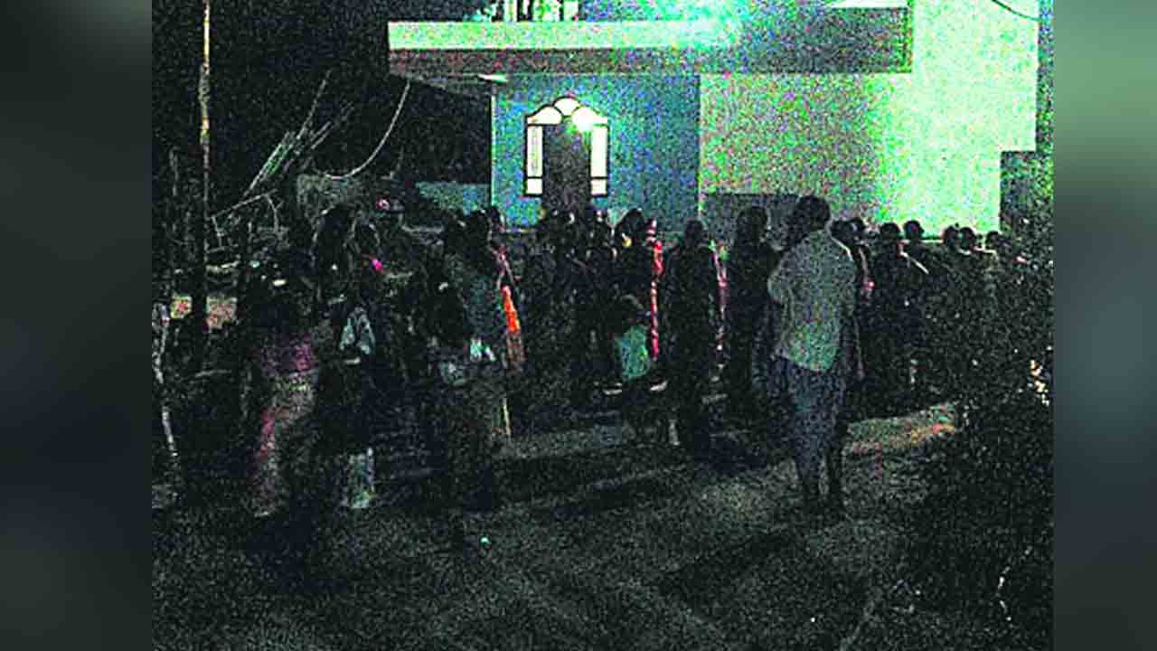 చీరెల్టేవ్‌.. పైసల్టేవ్‌ బతుకమ్మ ఆడుడెట్ల ?