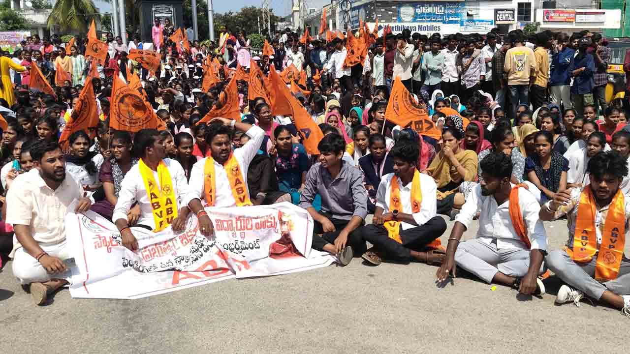 రీయింబర్స్‌మెంట్‌ విడుదల చేయాలి