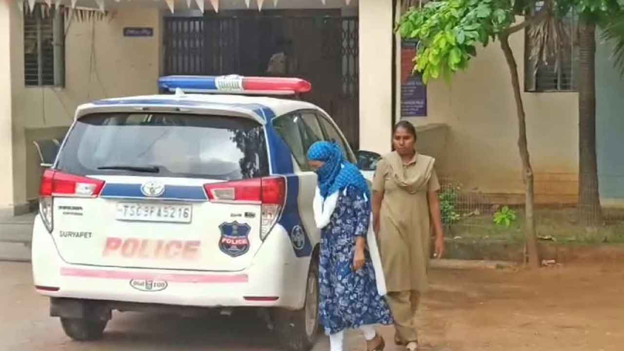 అనుముల తహసీల్దార్‌ అరెస్ట్‌