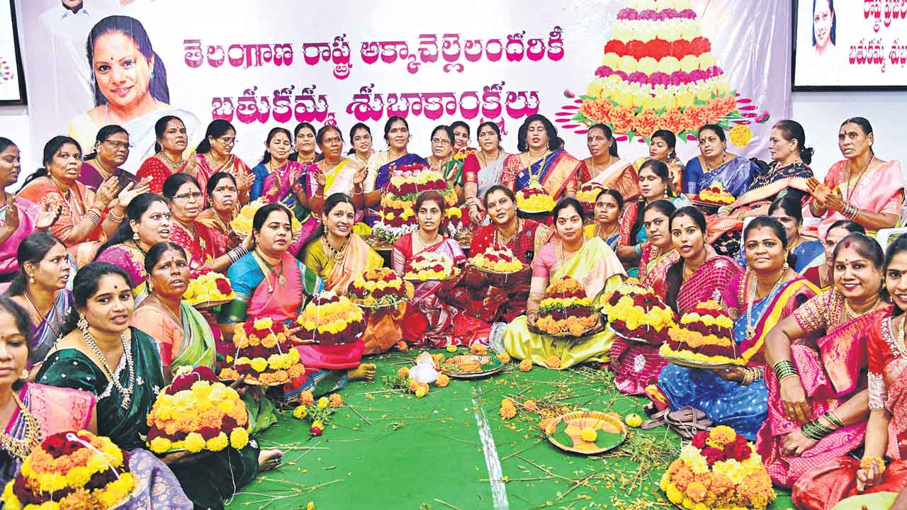 తెలంగాణ భవన్‌లో బతుకమ్మ సంబురాలు