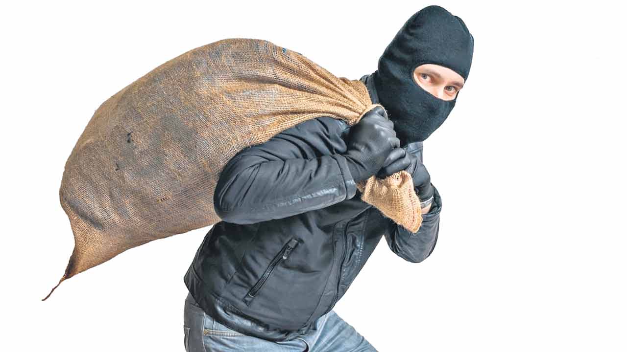 చిట్టీల పేరుతో 20 కోట్ల టోకరా