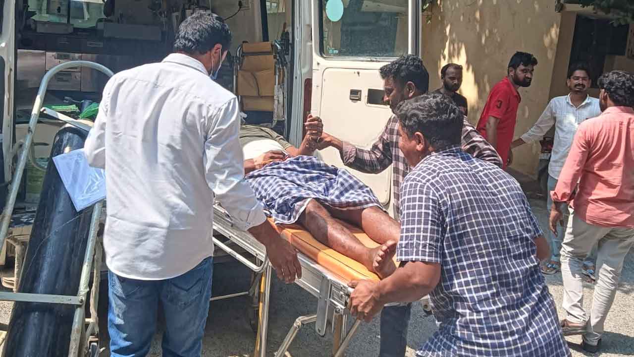 Suryapet | పోలీసుల దెబ్బలు తాళలేక టిప్పర్‌ డ్రైవర్‌ ఆత్మహత్యాయత్నం : వీడియో