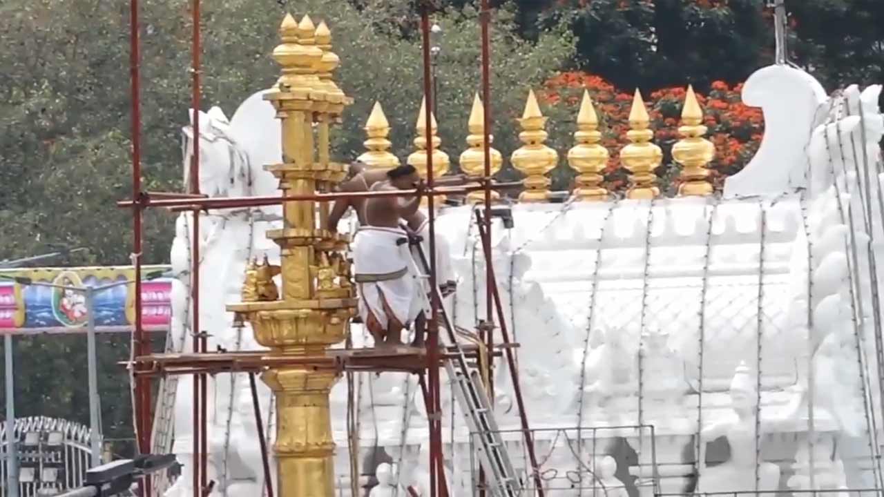 Tirumala | బ్రహ్మోత్సవాల వేళ తిరుమలలో అపశ్రుతి.. ధ్వజస్తంభంపై విరిగిన కొక్కి!