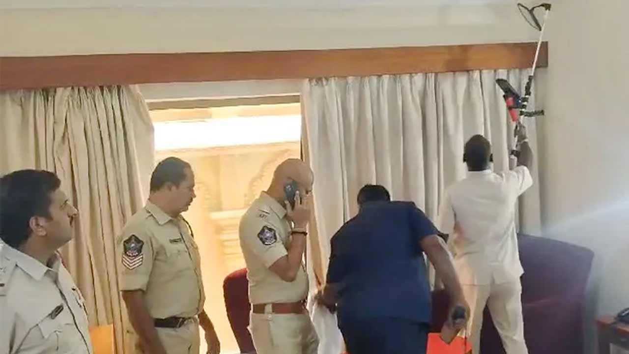 Tirupati | తిరుపతిలో హైటెన్షన్‌.. మరోసారి బాంబు బెదిరింపులు