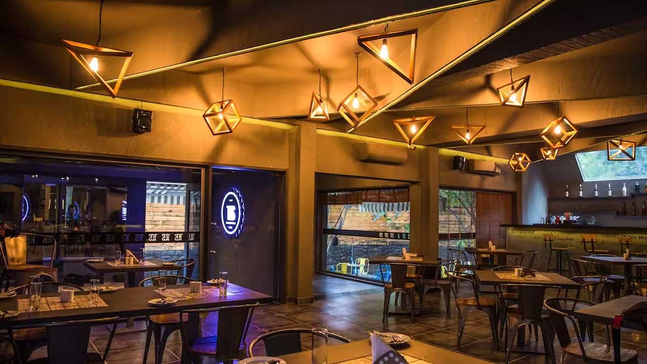 Pub | యువతులతో అసభ్యకర డ్యాన్సులు.. బంజారాహిల్స్‌లోని పబ్‌పై పోలీసుల దాడి