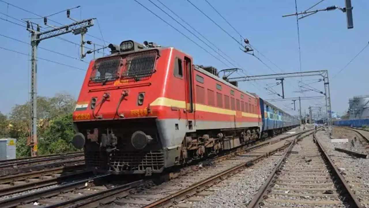 Reels | రైలులో రీల్స్‌ చేస్తే కేసే.. ఉత్తర్వులు జారీ చేసిన రైల్వే బోర్డు