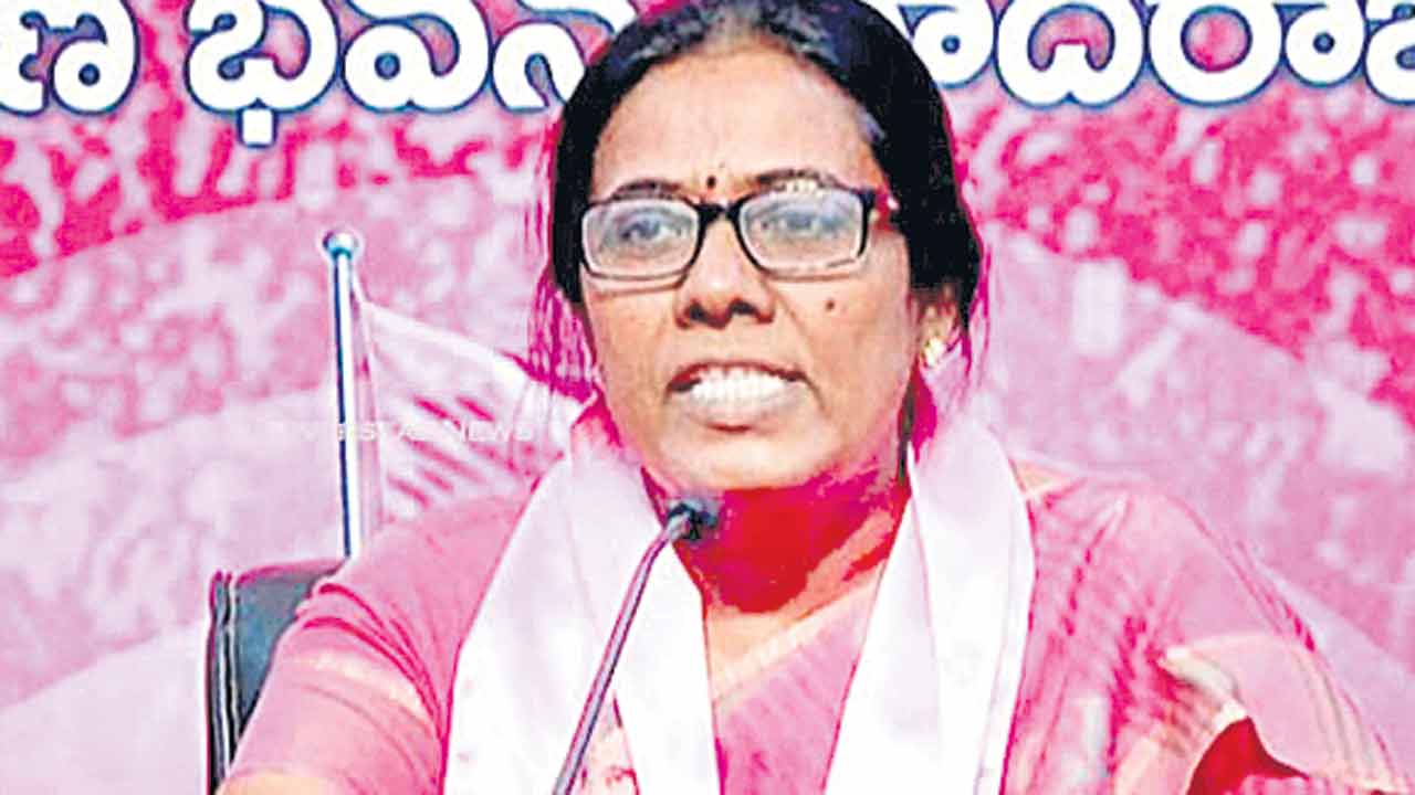 మంత్రి సురేఖపై చర్యలు తీసుకోండి