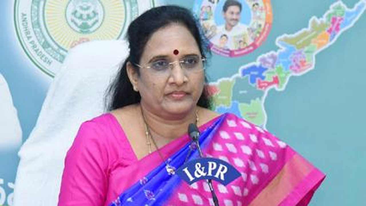 Vasireddy Padma | వైసీపీ బాధ్యతలను విజయమ్మకు అప్పగించాలి.. వాసిరెడ్డి పద్మ కీలక సూచన