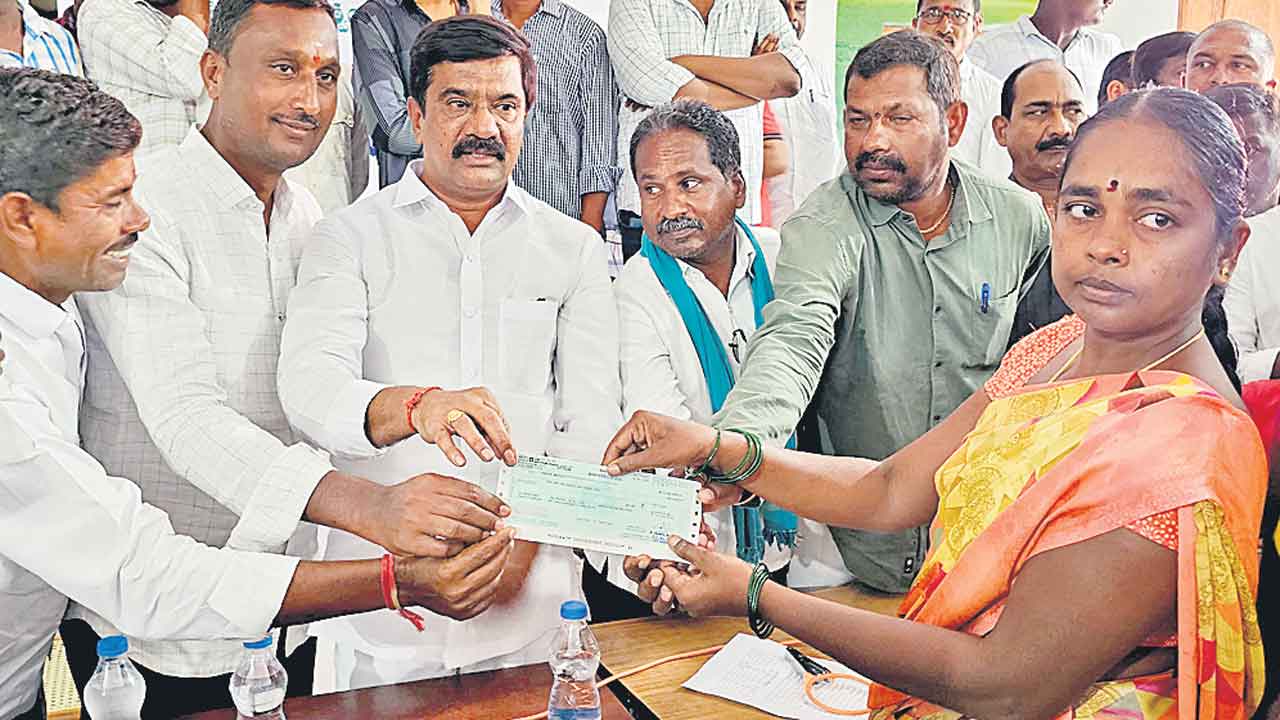 తులం బంగారం ఏమైంది?