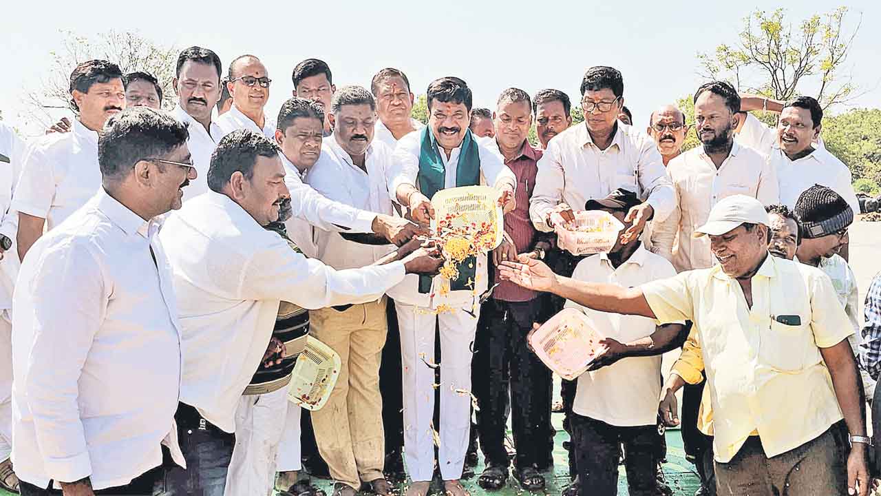 రుణమాఫీ ఎగ్గొట్టేందుకు కొర్రీలు