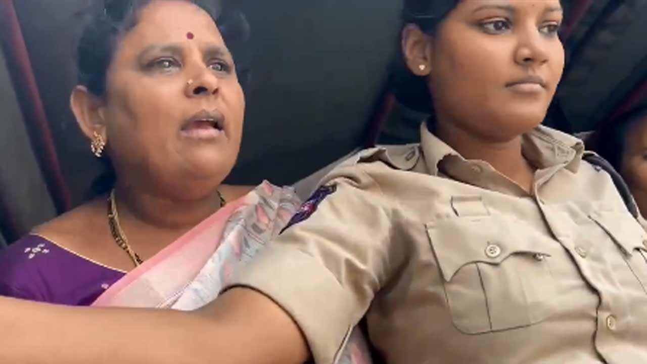 Telangana | పోలీసుల అత్యుత్సాహం.. సచివాలయం చూసేందుకు వచ్చిన సామాన్యుల అరెస్టు