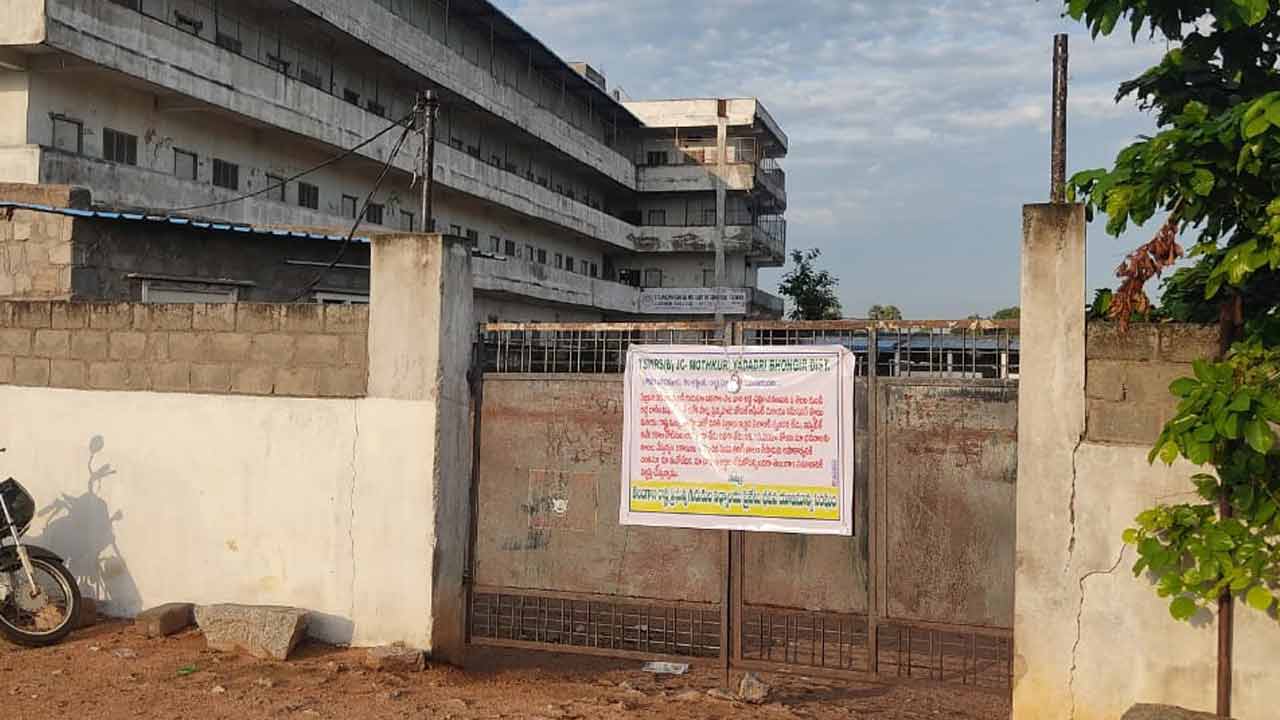 గురుకులాలకు తాళం