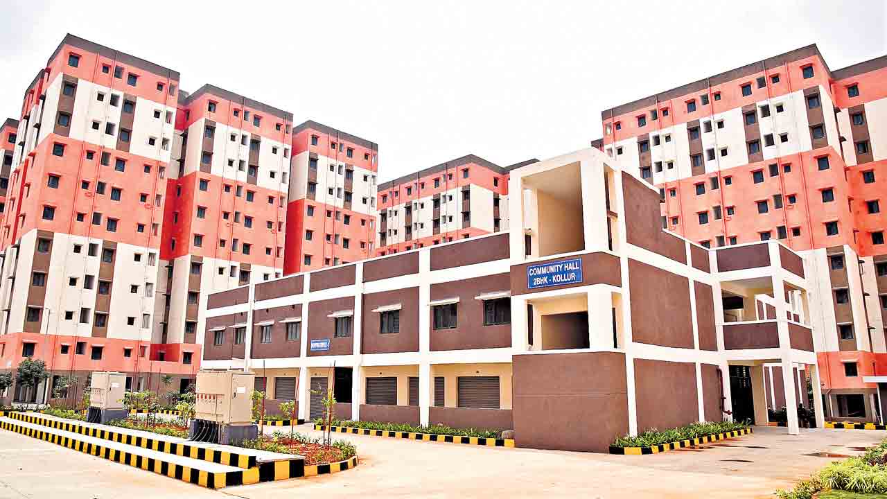 వద్దన్నవారికి ఇల్లు.. కావాలన్నోళ్లకు మొండిచెయ్యి.!