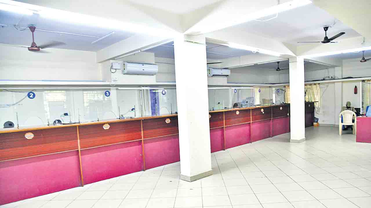 RTA Office | సీఎం వచ్చారు.. సేవలు ఆపేశారు.. ఖైరతాదాబాద్‌ ఆర్టీఏ కార్యాలయానికి ఆకస్మిక సెలవు!