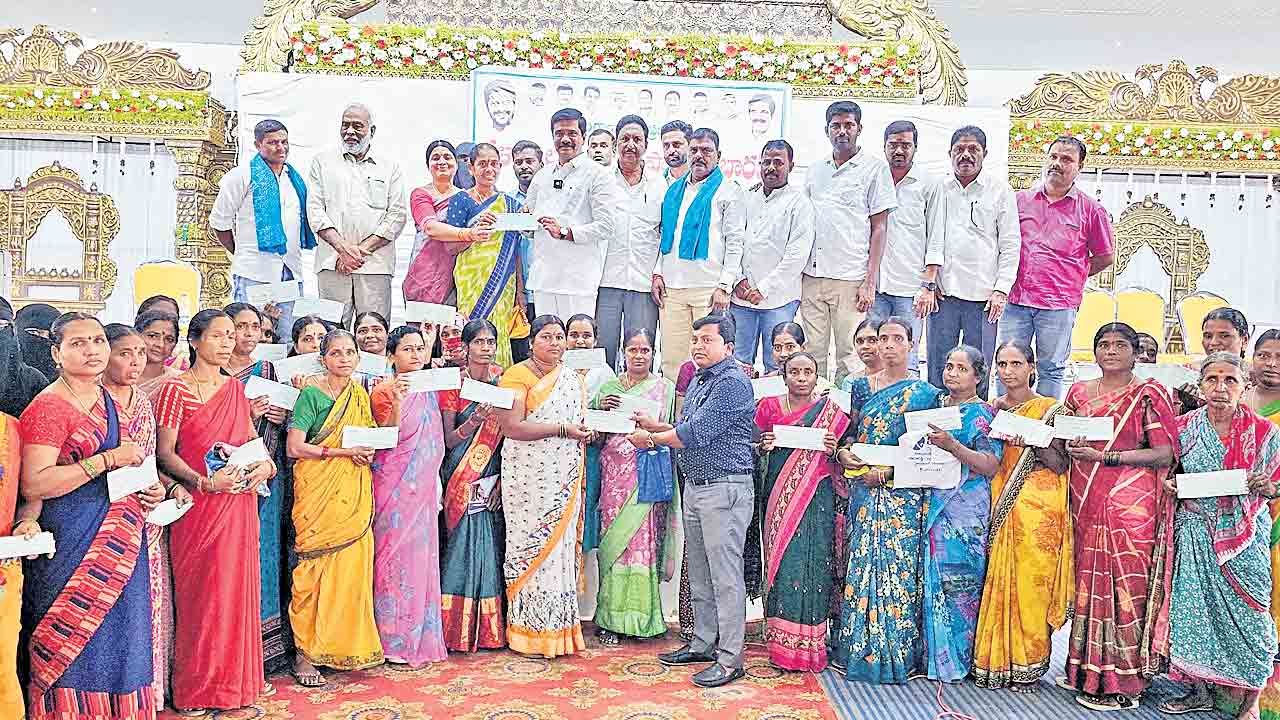 తులం బంగారం ఎప్పుడిస్తరు?