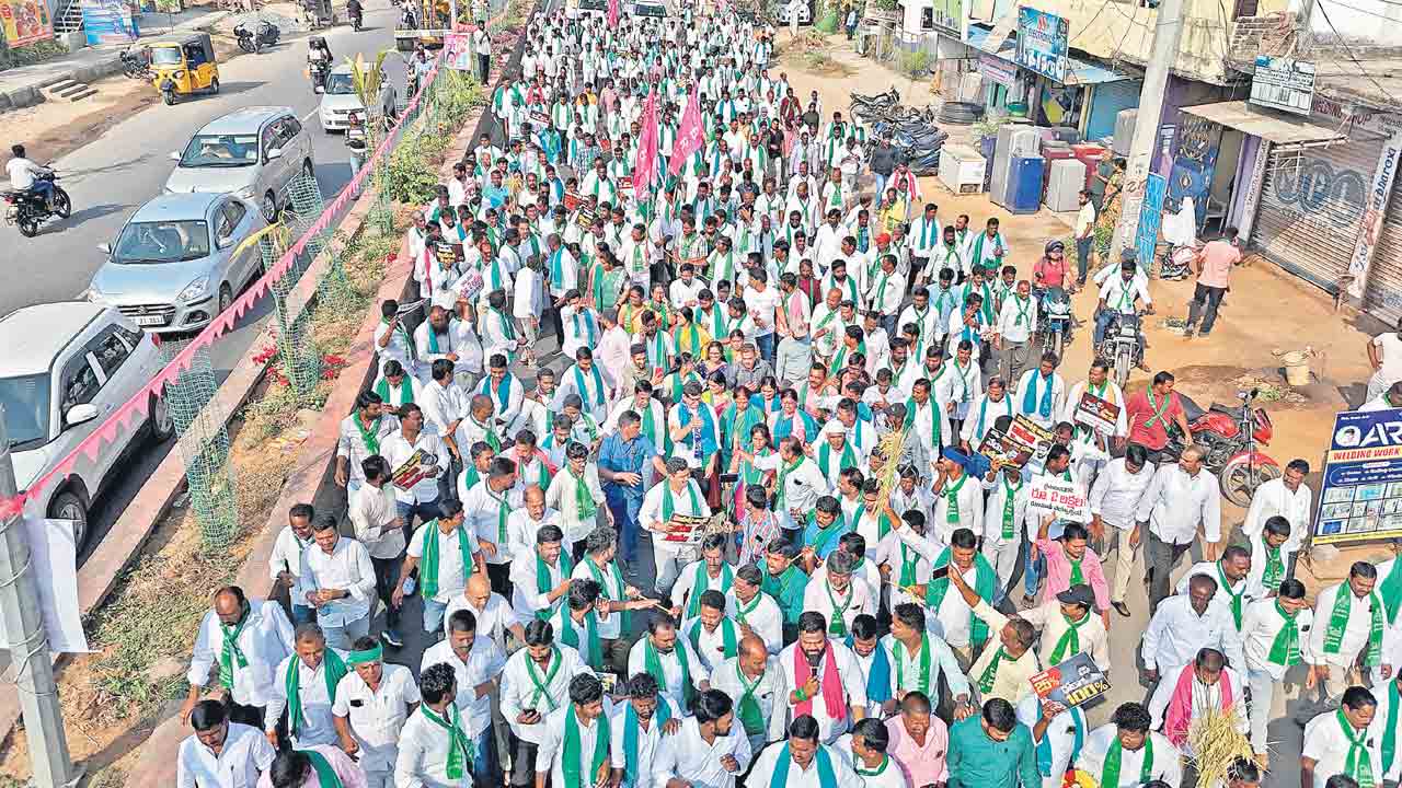 కాంగ్రెస్‌ సర్కారుపై రైతుల ఫైర్‌.. సీఎంపై అన్నదాతల ఆగ్రహం