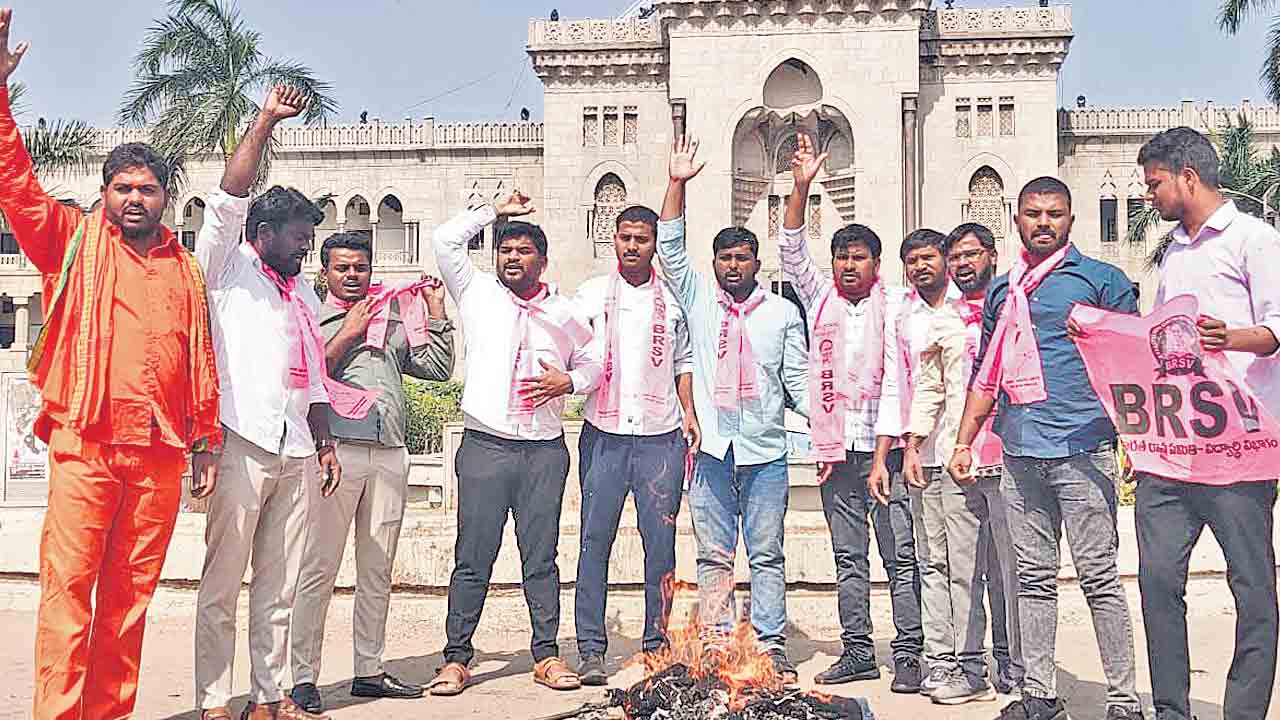 ఓయూలో రేవంత్‌ దిష్టిబొమ్మ దహనం