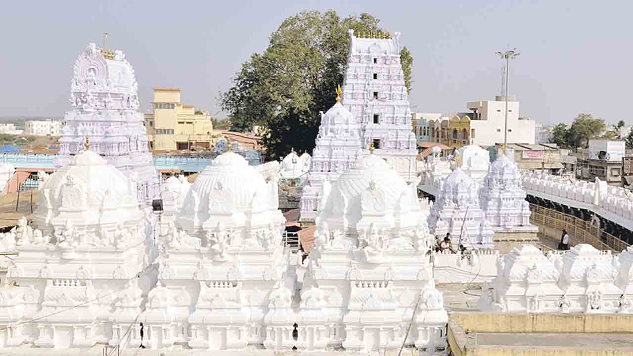 దేవాదాయ శాఖలో బది‘లీలలు’!