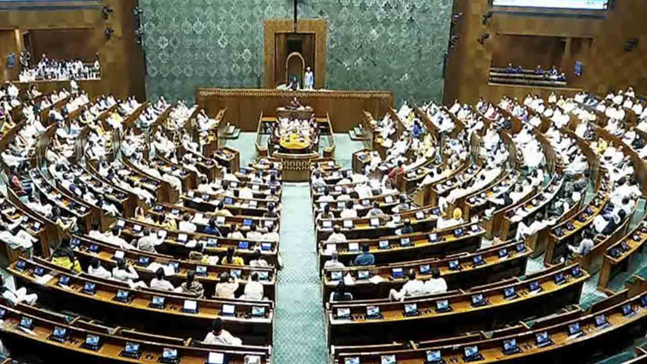 లాభదాయక పదవుల్లో ఉన్న ఎంపీలపై అనర్హత వేటుకు త్వరలో కొత్త చట్టం