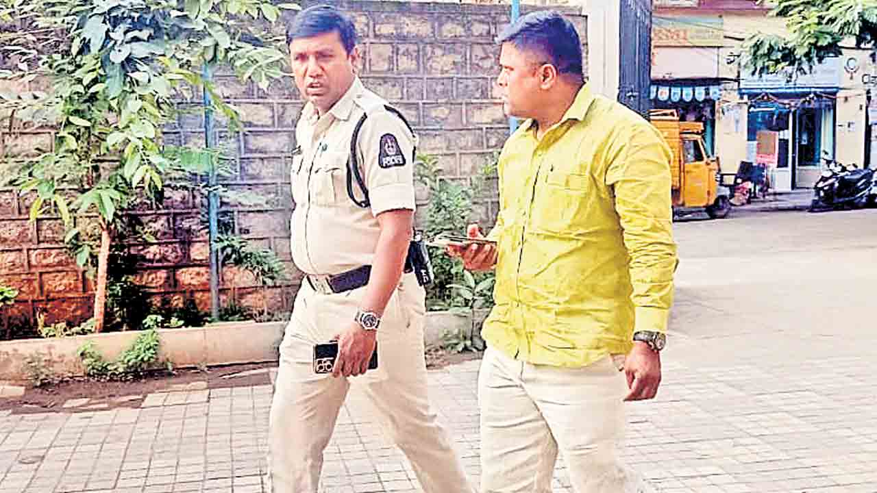 భూసేకరణ ప్రక్రియ నిలిపివేయాలి