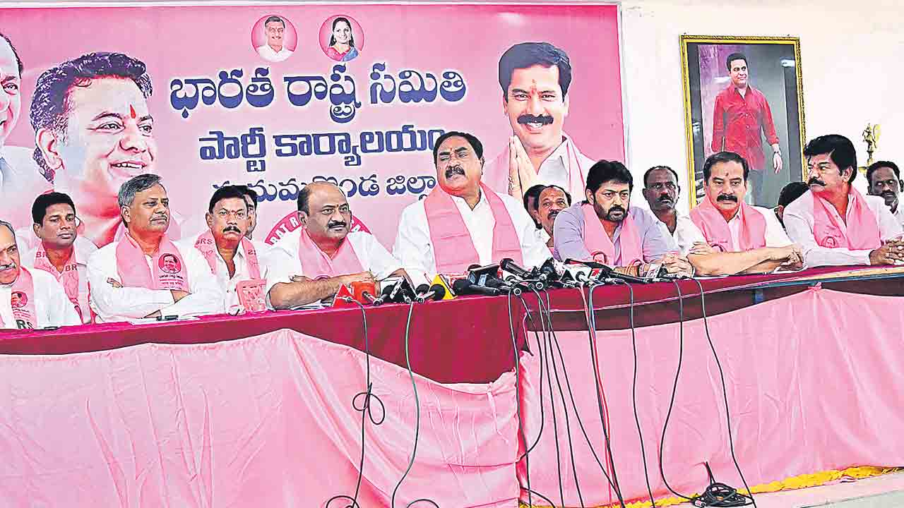 మహిళలకు 2,500 ఏమైనయి?