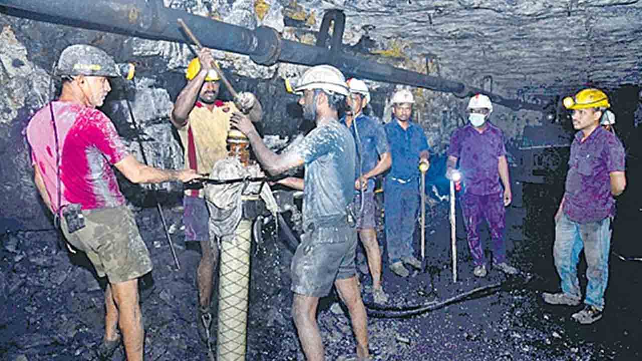 కార్మికుల సమస్యలు పట్టని గుర్తింపు సంఘం