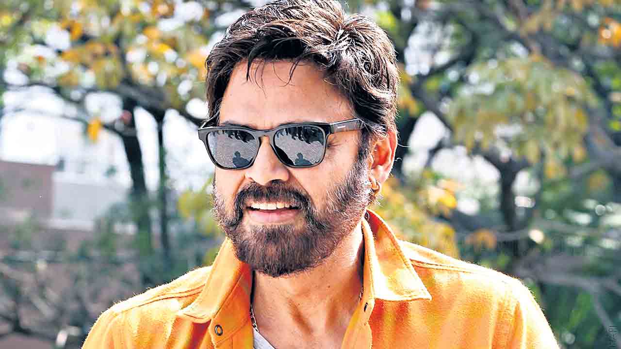 టీజే టిల్లు దర్శకుడితో..