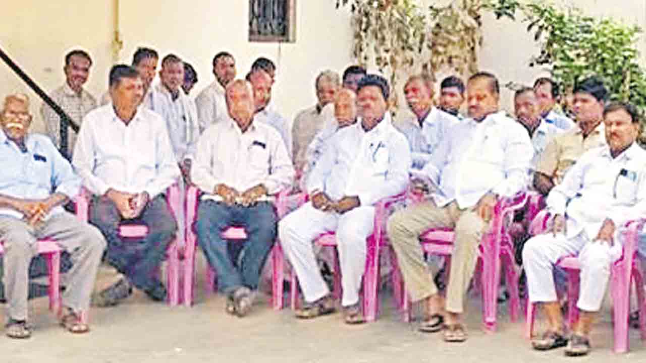 చివరి ఆయకట్టు వరకు నీరందించాలి