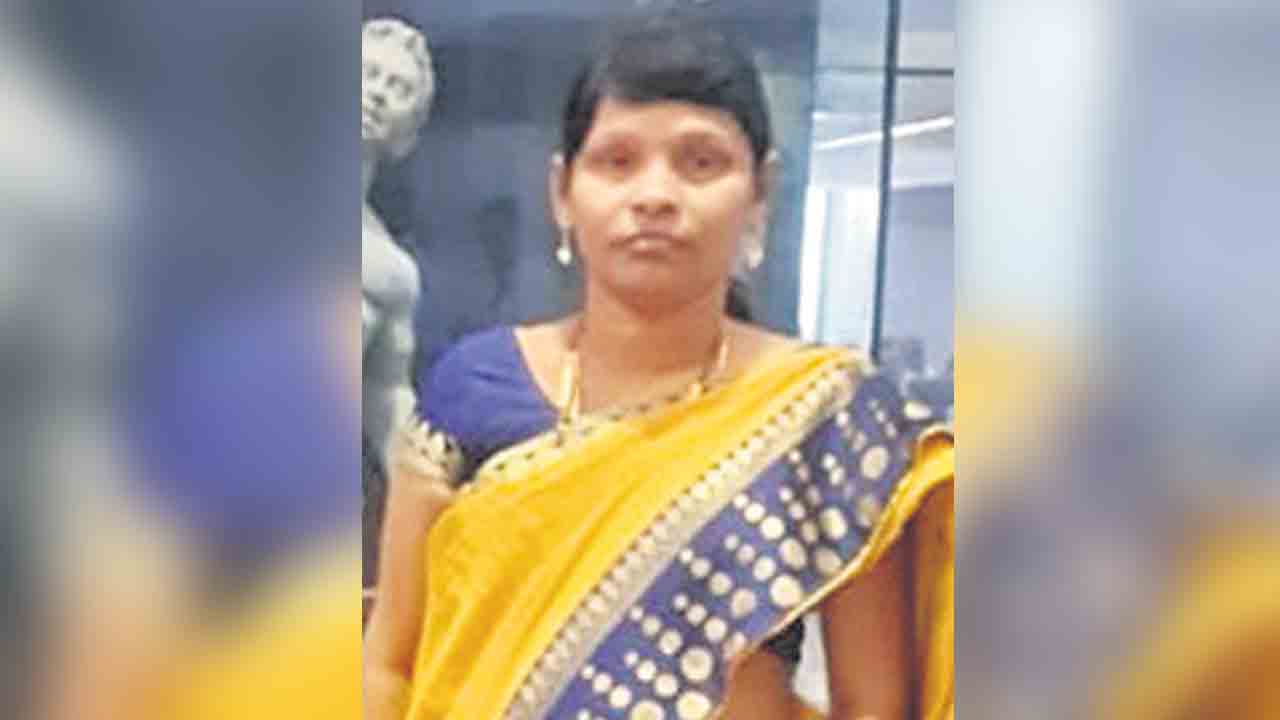 అనుమానాస్పద స్థితిలో గృహిణి మృతి