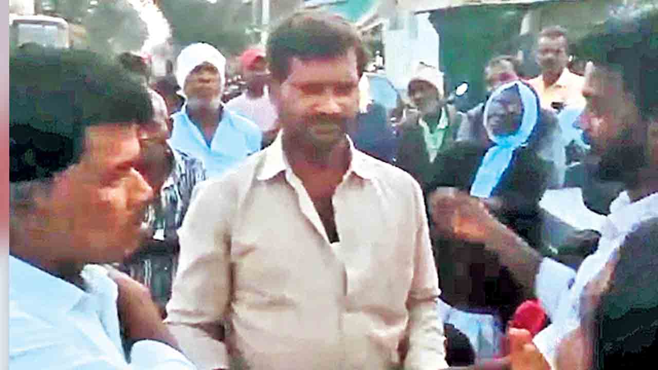 ఆరు గ్యారెంటీలు ఎక్కడ?