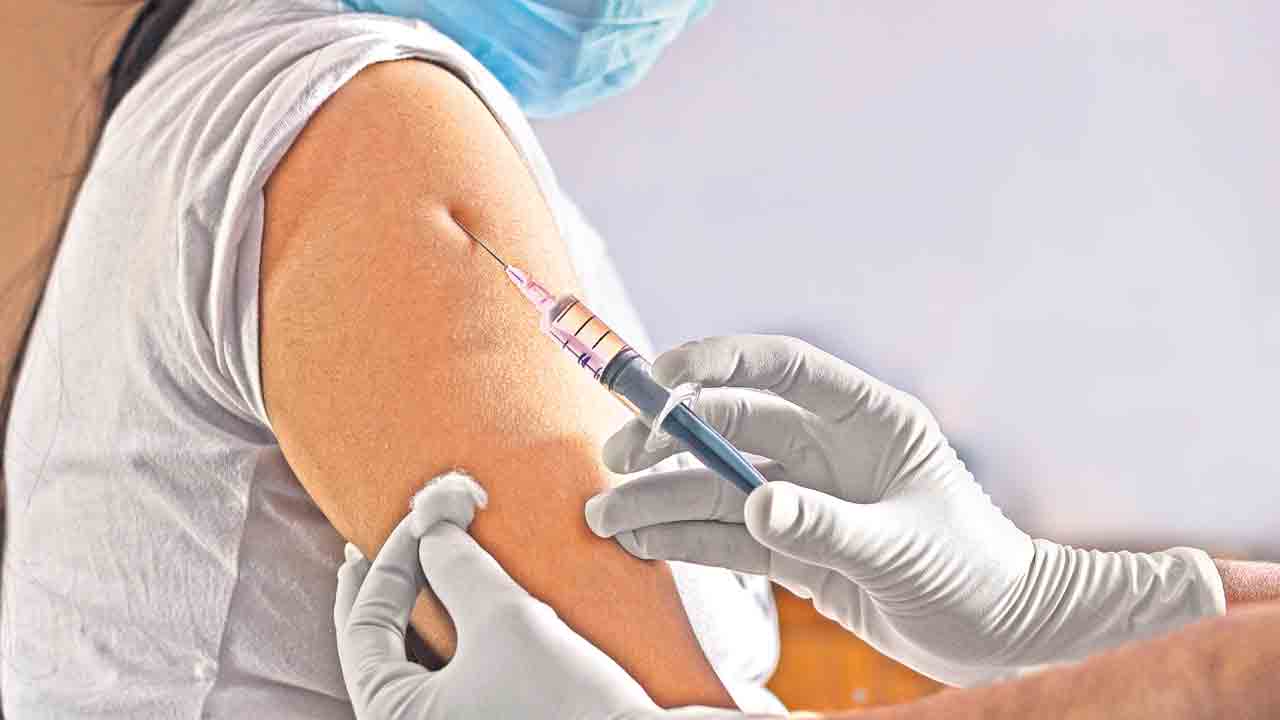 వయోధికులకు టీకాకవచం