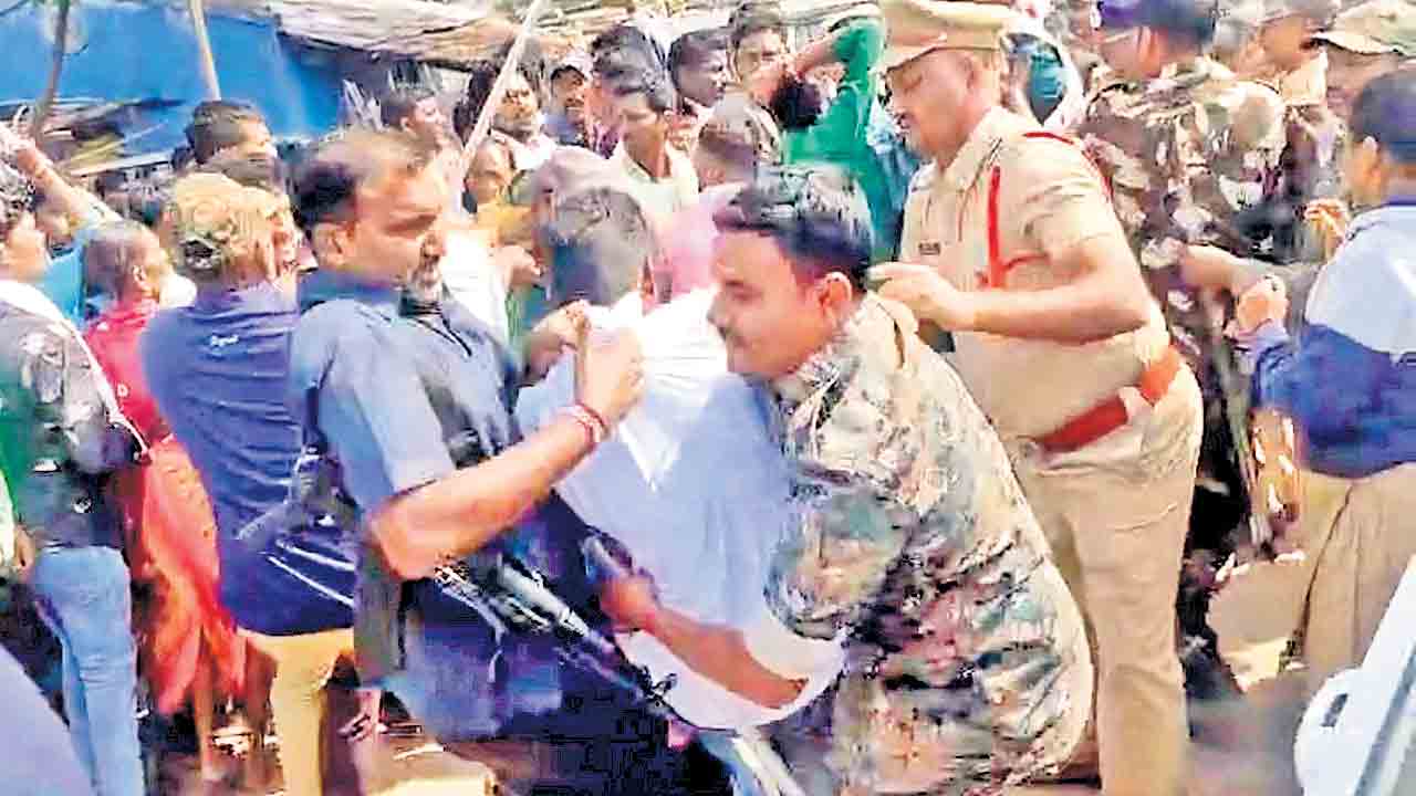 అంత్యక్రియల పైనా ఆంక్షలు