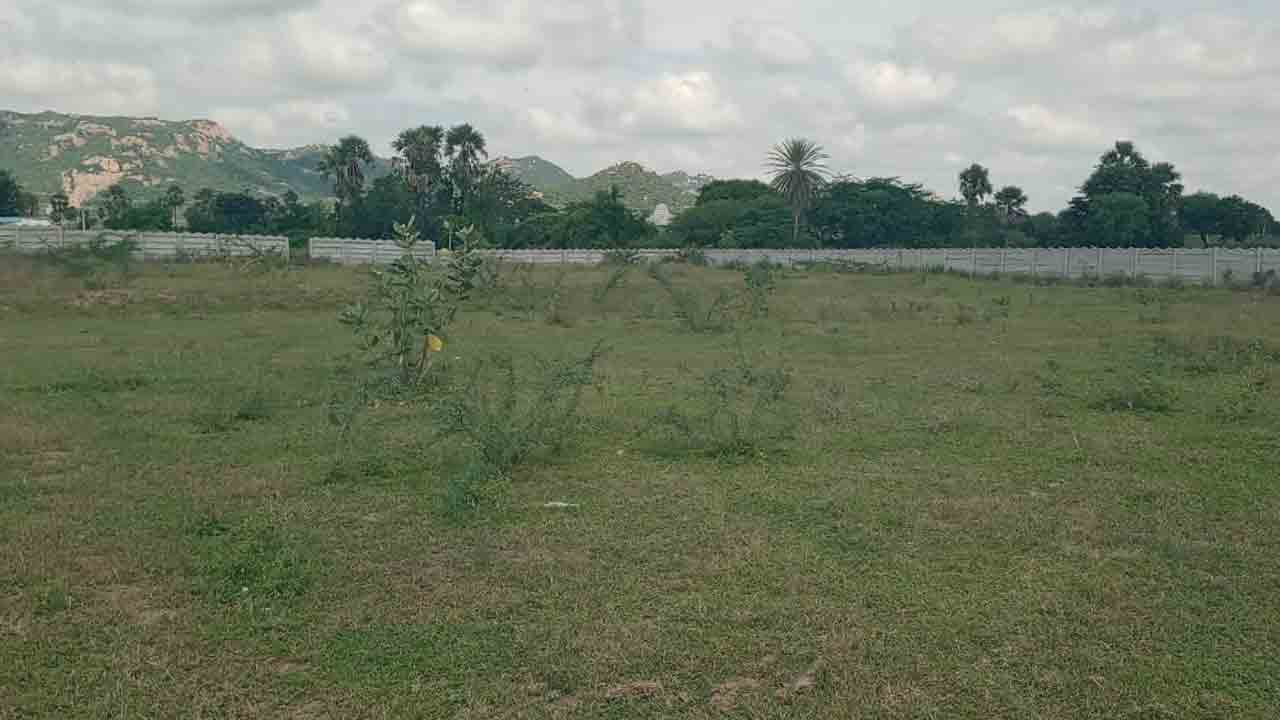 గుట్టుచప్పుడు కాకుండా గుంటల లెక్కన…