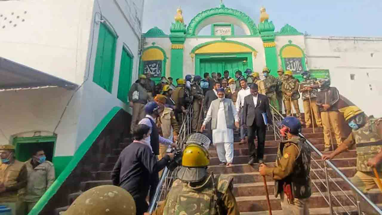 ‘సంభల్‌’లో ఎస్పీ నేతల ప్రవేశం అడ్డగింత