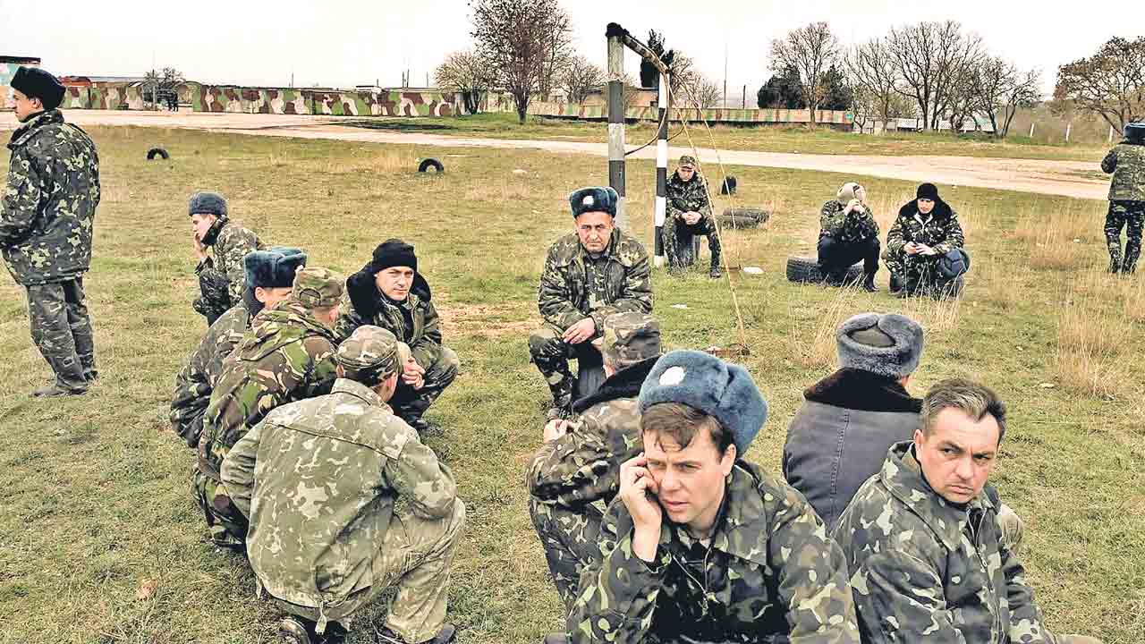 Ukraine | బాబోయ్‌ ఈ యుద్ధం మాకొద్దు.. ఉక్రెయిన్‌ సైన్యం నుంచి వేలాది మంది పరారీ