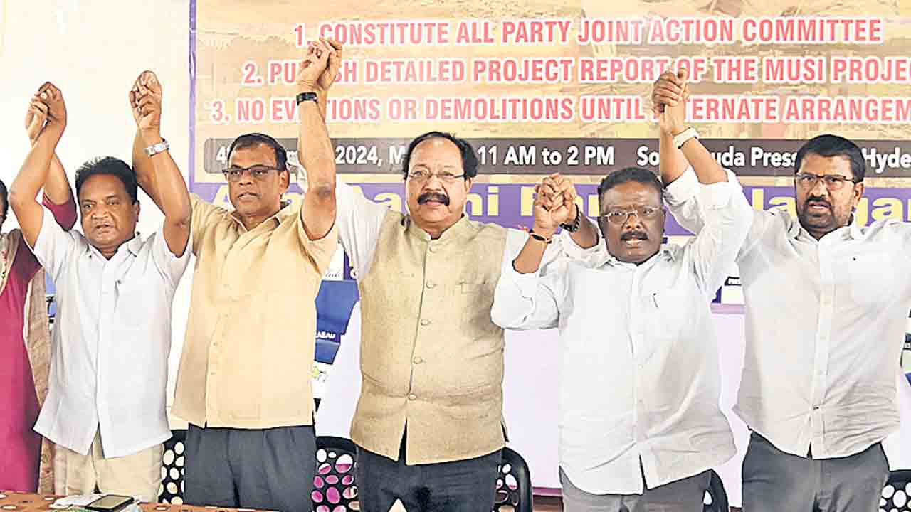 పెద్దలకు నోటీసులు.. పేదలకు కూల్చివేతలా?