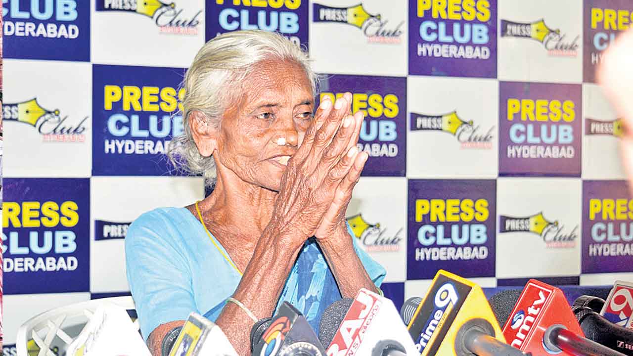 Nalgonda | నకిలీ పాసుపుస్తకాలతో వృద్ధురాలి భూమి కబ్జా.. తెరవెనుక డీసీసీ అధ్యక్షుడు