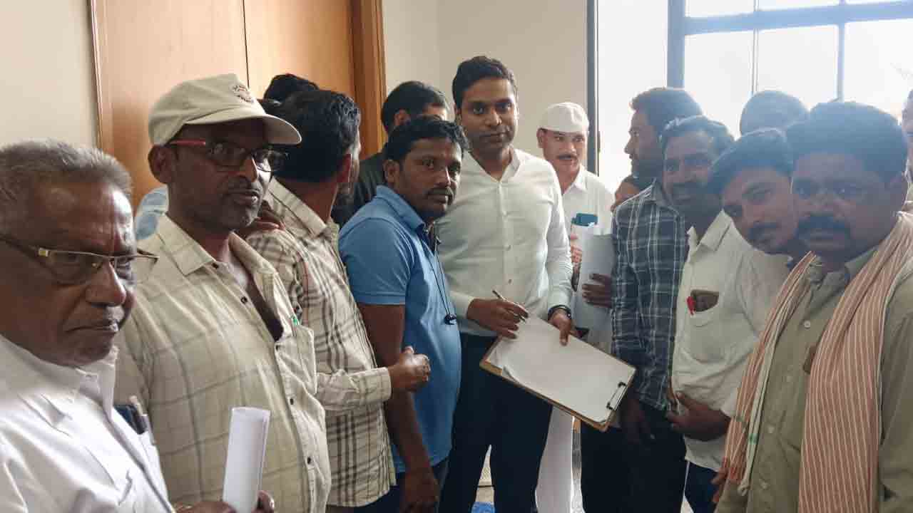 వేతనాలు ఇప్పించండి సారూ..