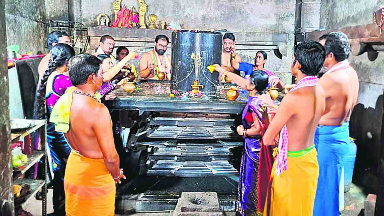 కార్తీక సందడి