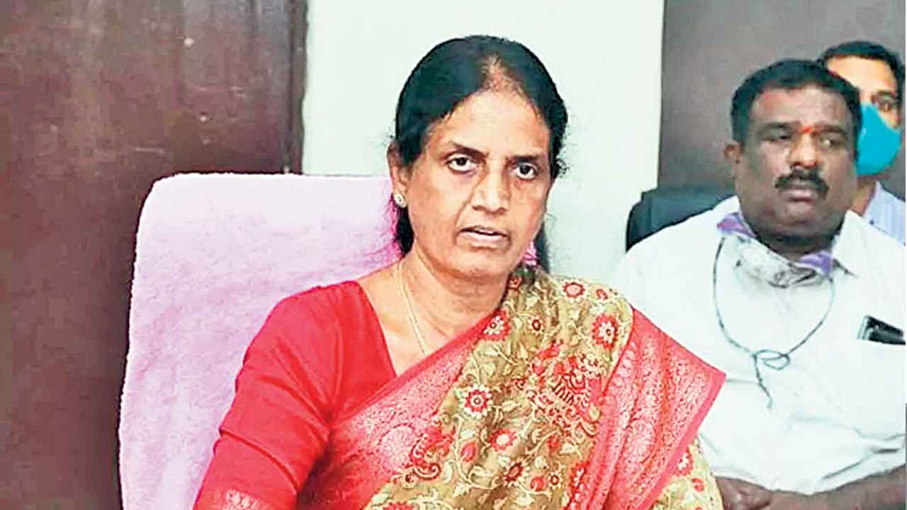 నిజాలు రాస్తే కేసులా?