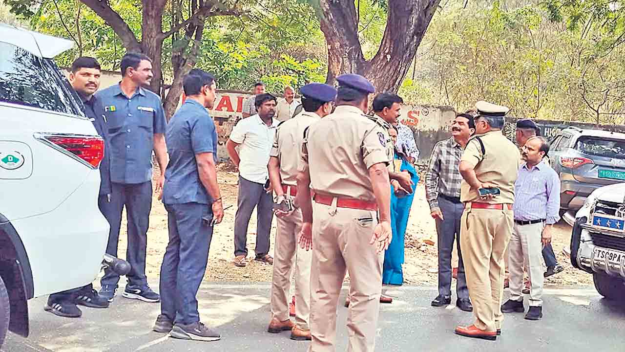 మలక్‌పేట ప్రభుత్వ క్వార్టర్స్‌ పరిశీలన