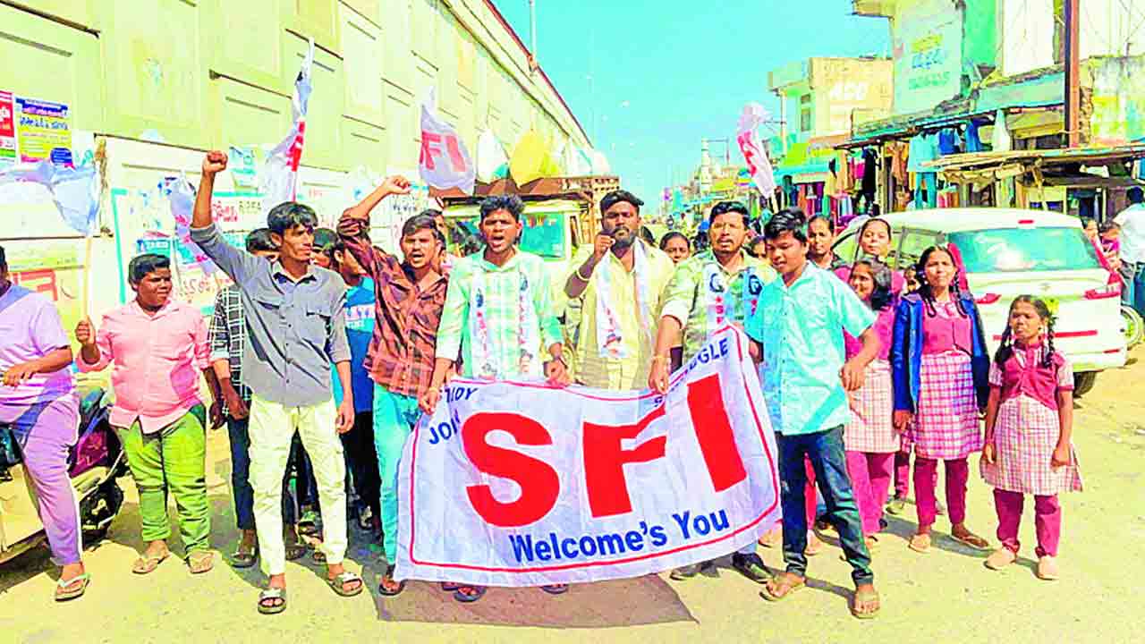 సర్కారుపై భగ్గుమన్న విద్యార్థి