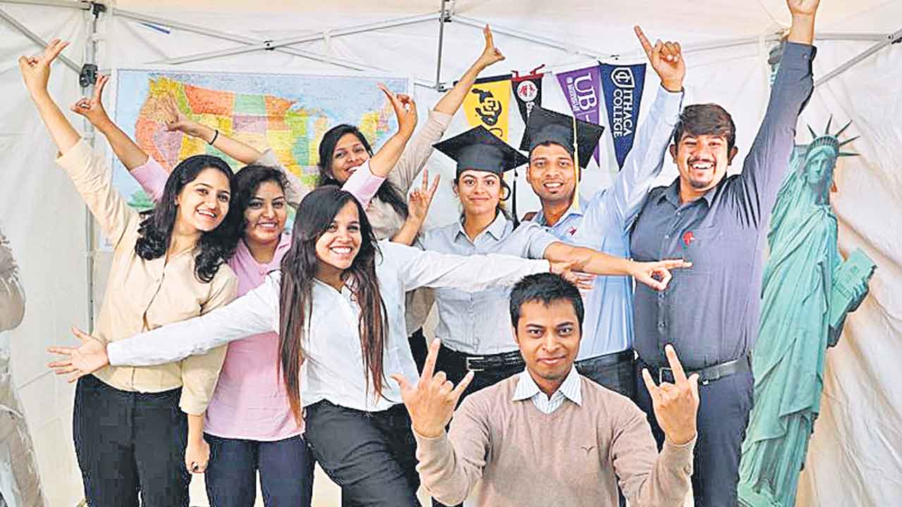 Indian Students | అమెరికాలో మనోళ్లే టాప్‌.. అంతర్జాతీయ విద్యార్థుల్లో అత్యధికులు భారతీయులే