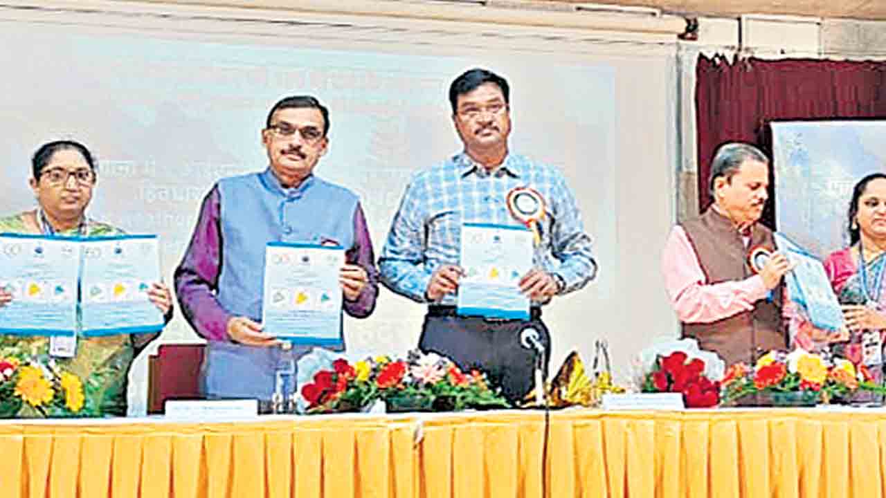 HYDRAA | హైడ్రా జీహెచ్‌ఎంసీలో భాగం కాదు : కమిషనర్‌ రంగనాథ్‌