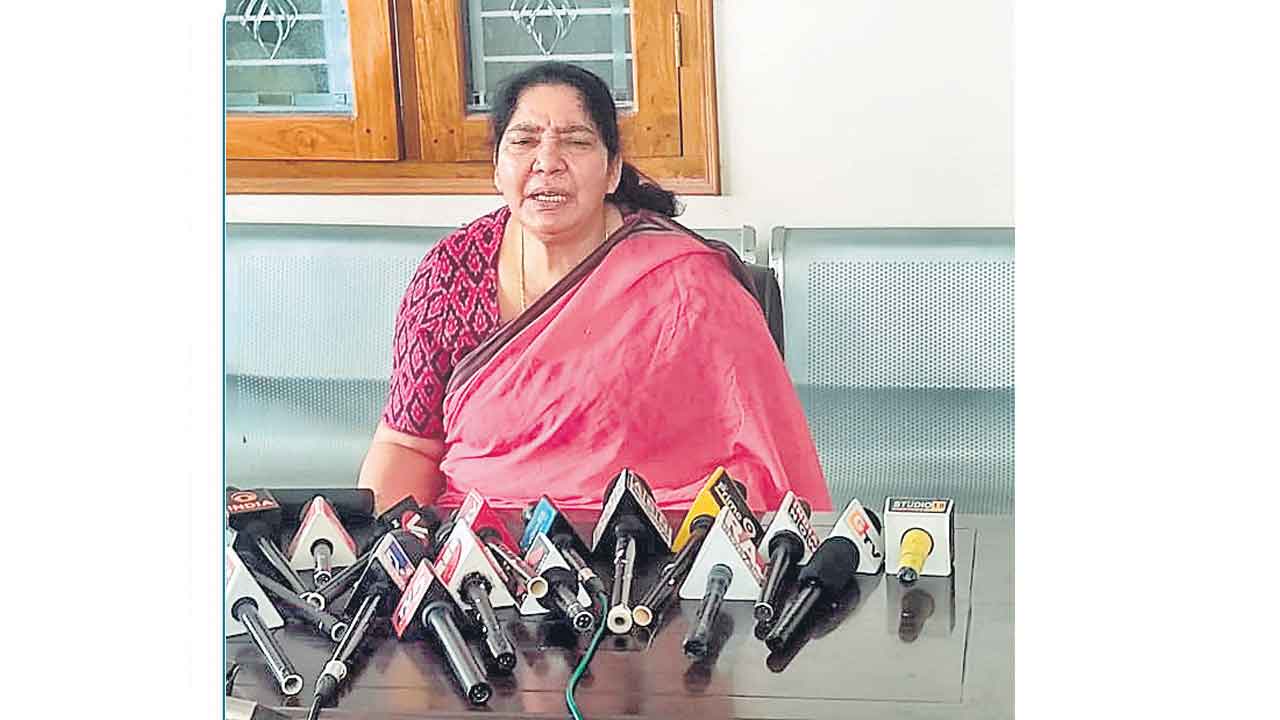 రేవంత్‌ మీదనే కేసు పెట్టాలి : సత్యవతి రాథోడ్‌