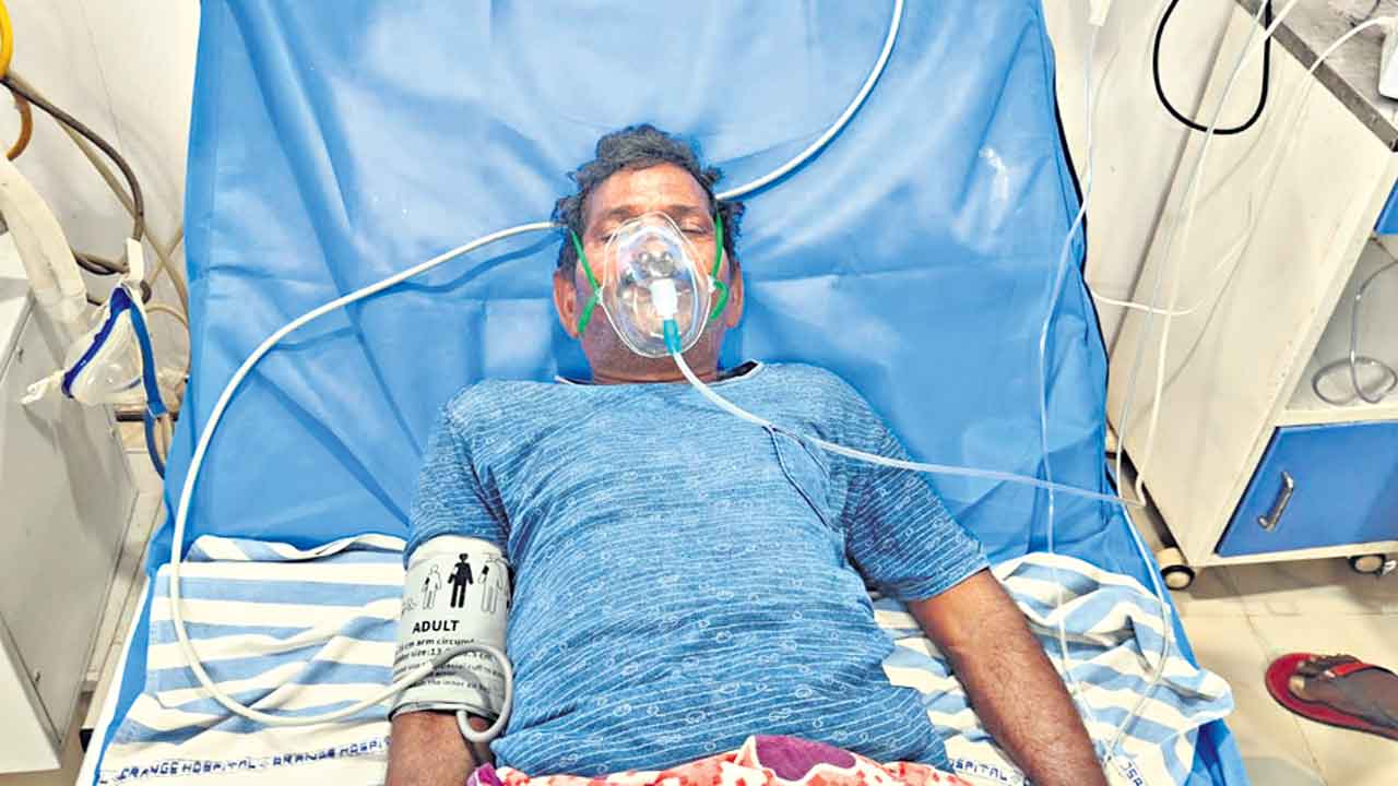 దళిత రైతు ఆత్మహత్యాయత్నం